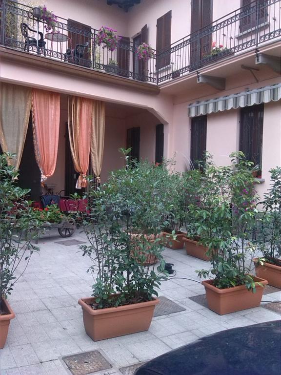 La Corte Del Poeta Hotel Buscate Exterior photo