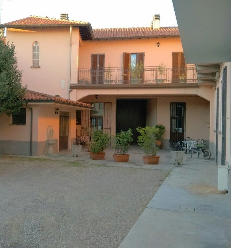 La Corte Del Poeta Hotel Buscate Exterior photo