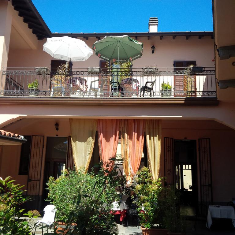 La Corte Del Poeta Hotel Buscate Exterior photo