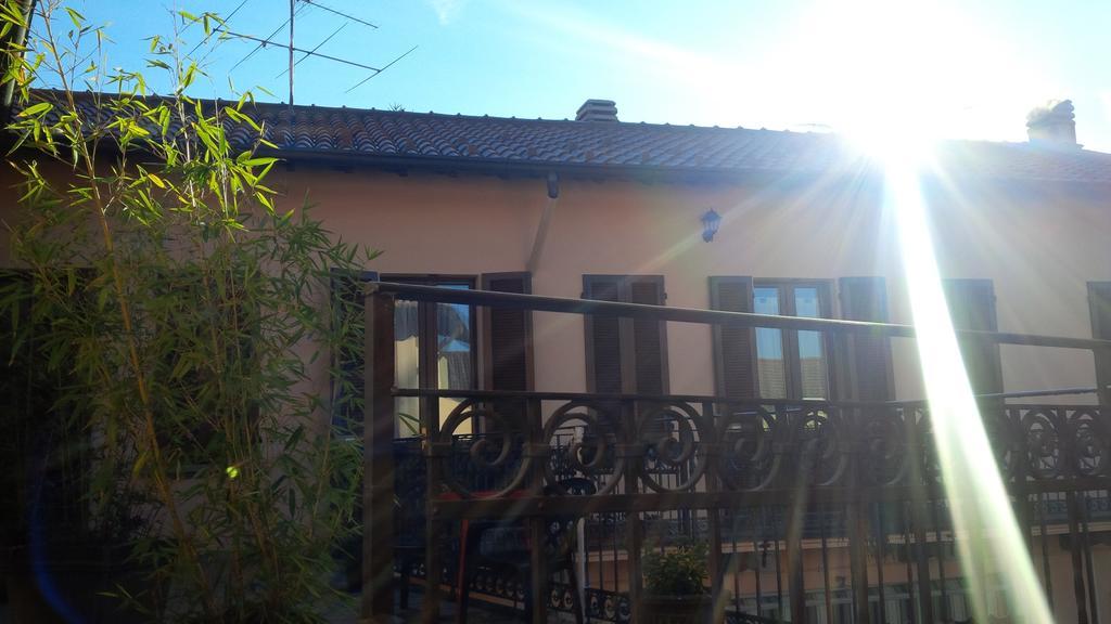 La Corte Del Poeta Hotel Buscate Exterior photo