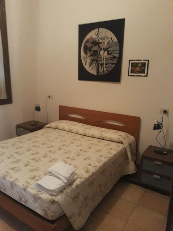 La Corte Del Poeta Hotel Buscate Exterior photo
