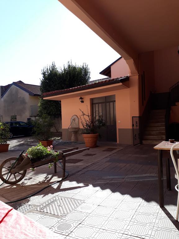 La Corte Del Poeta Hotel Buscate Exterior photo