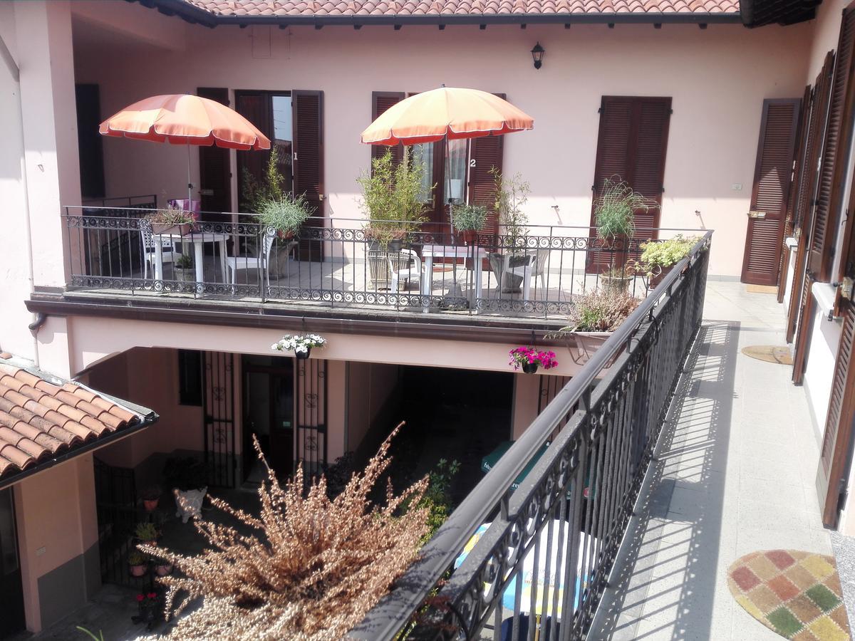 La Corte Del Poeta Hotel Buscate Exterior photo