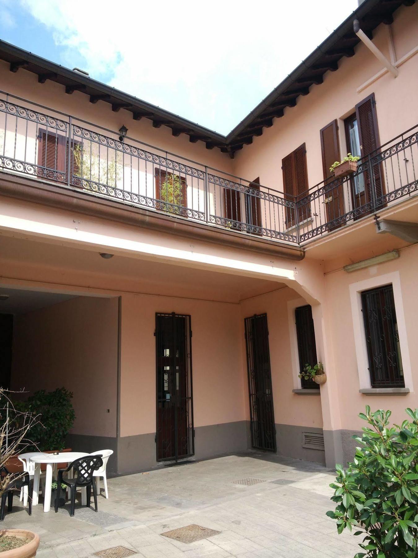 La Corte Del Poeta Hotel Buscate Exterior photo