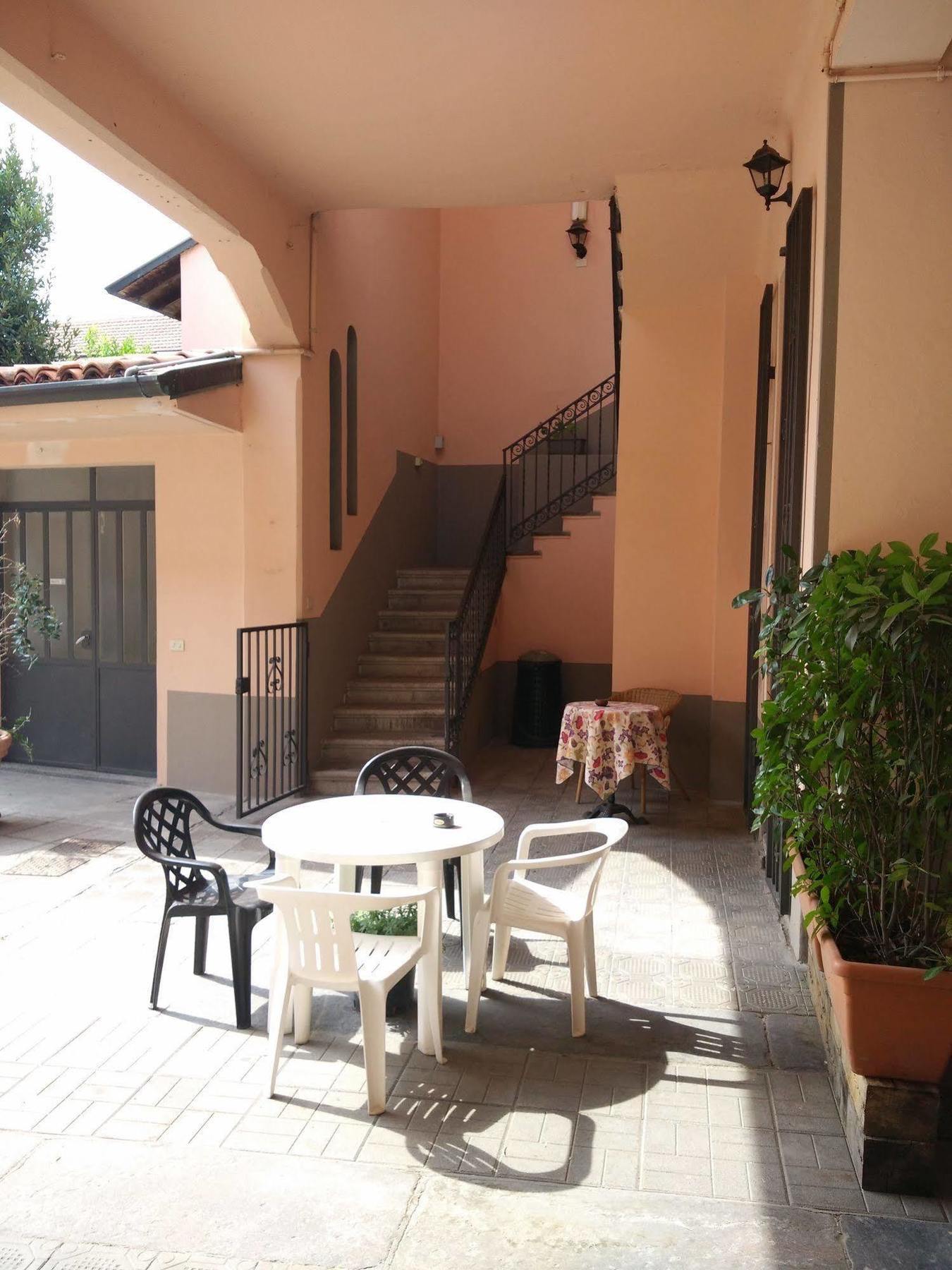 La Corte Del Poeta Hotel Buscate Exterior photo