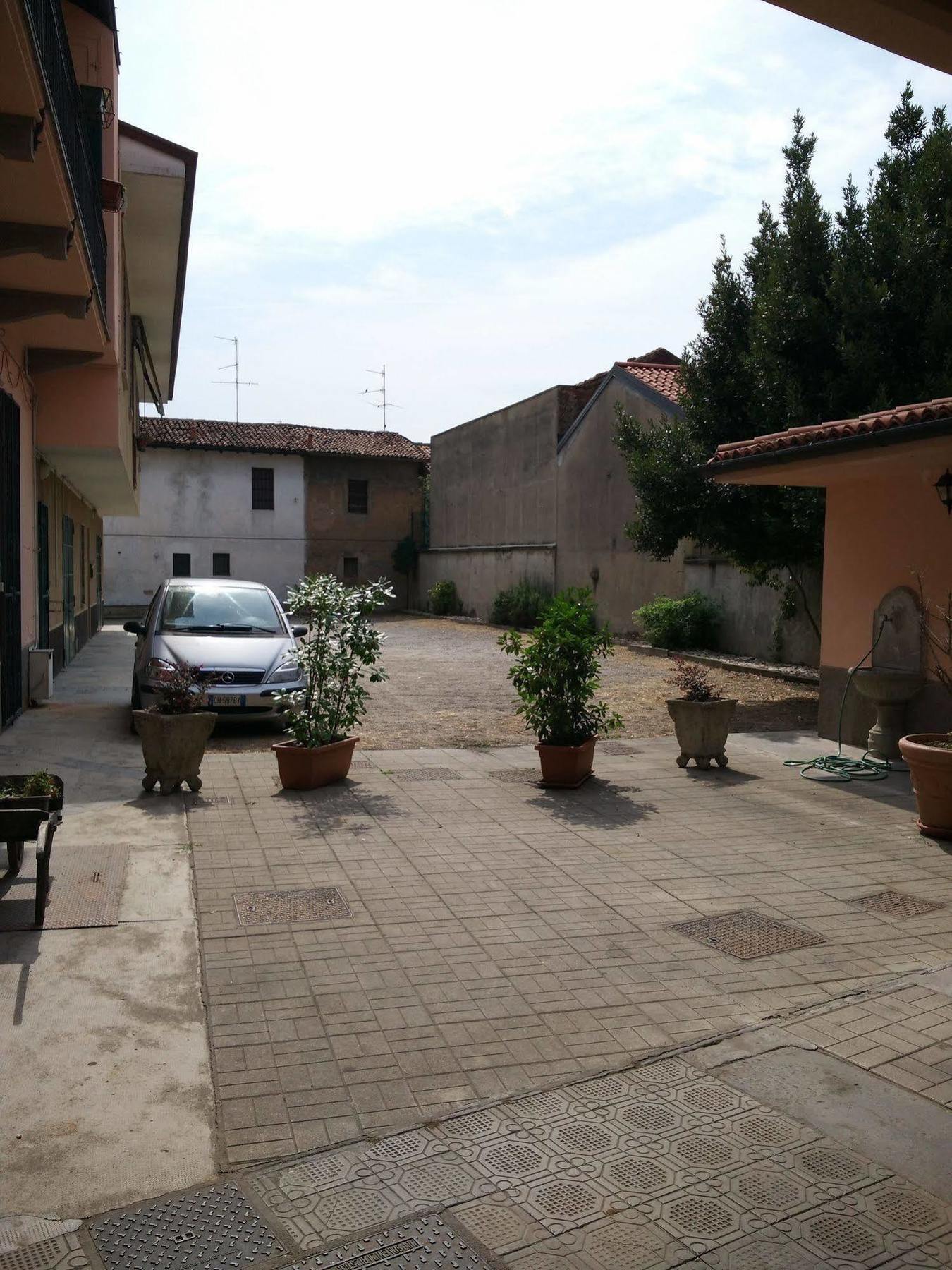 La Corte Del Poeta Hotel Buscate Exterior photo
