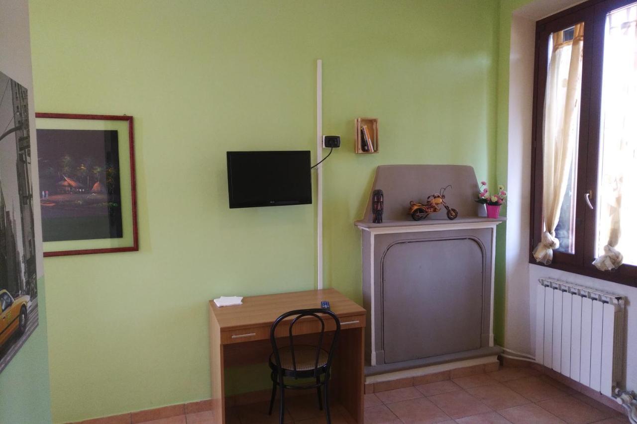 La Corte Del Poeta Hotel Buscate Exterior photo