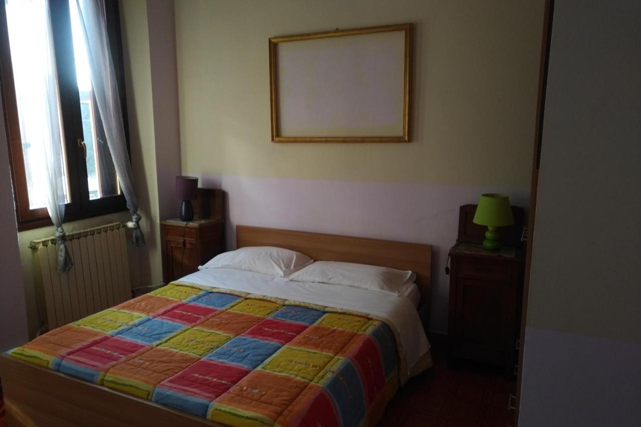 La Corte Del Poeta Hotel Buscate Exterior photo